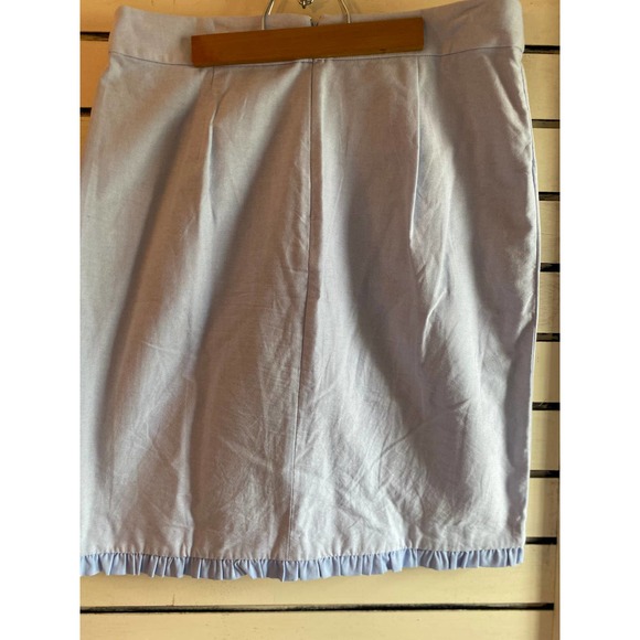 J. Crew Women’s Oxford faux wrap skirt size 10. Blue 100% cotton ruffled hem - Picture 3 of 10